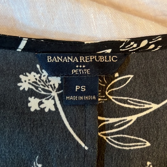 Banana Republic petite small Floral Blouse - Picture 4 of 4